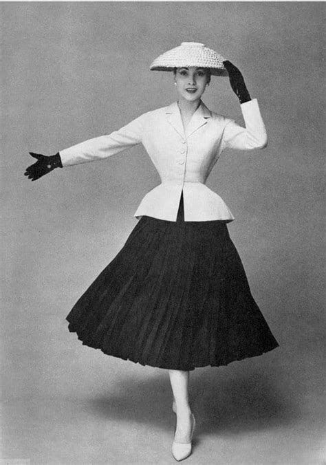 dior post war fashion of nipped-in waists|dior's new look 1950.